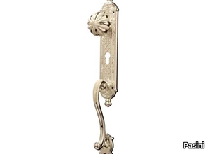 QUEEN JEWELLERY - Brass door handle on back plate with lock _ Pasini