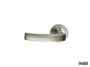 ROMA EASY - Brass door handle on rose _ Pasini