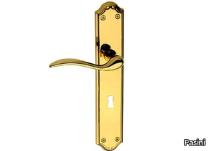 VALENCIA EASY - Brass door handle on back plate with lock _ Pasini