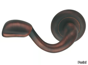 KEOPE CLASSIQUE - Brass door handle on rose _ Pasini