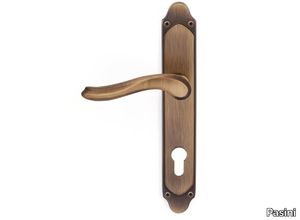 LAURA LISCIA CLASSIQUE - Brass door handle on back plate with lock _ Pasini