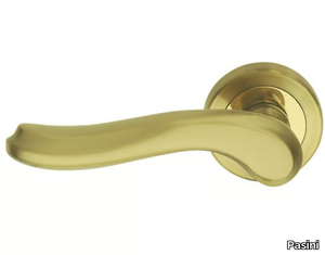 LAURA LISCIA CLASSIQUE - Brass door handle on rose _ Pasini