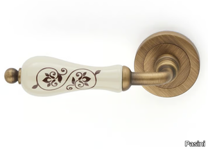 MAYA EASY - Brass door handle on rose _ Pasini