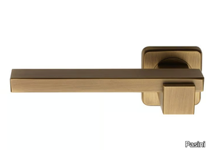 PLUS LINE FASHION - Brass door handle on rose _ Pasini