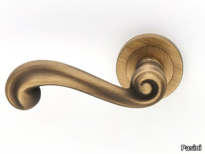 SIRIO CLASSIQUE - Brass door handle on rose _ Pasini