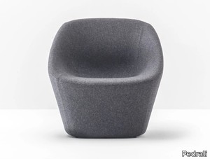 LOG 366 - Upholstered fabric armchair with armrests _ Pedrali