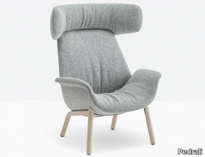 ILA 2024 - Fabric armchair with armrests and ash structure _ Pedrali