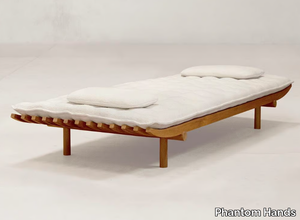 NANDI - Upholstered teak day bed _ Phantom Hands