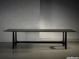 YKE dining table