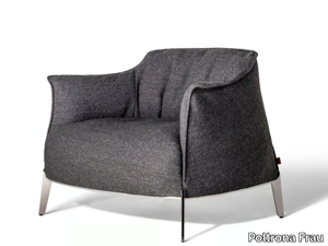 ARCHIBALD GRAN COMFORT - Fabric armchair with removable cover with armrests _ Poltrona Frau