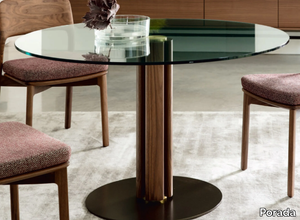 QUADRIFOGLIO 1 - Round walnut table and crystal top _ Porada