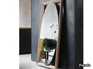 ODINO - Freestanding oval mirror with wooden frame _ Porada