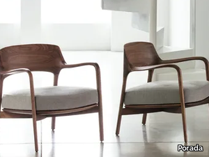 LOUIS - Walnut easy chair with armrests _ Porada