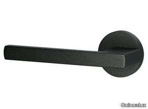 HELSINKI - Aluminium door handle on rose _ Quincalux