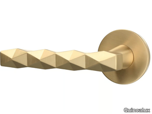 IMPERIAL - Brass door handle on rose _ Quincalux