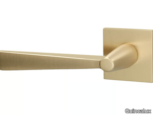 LUXOR - Brass door handle on rose _ Quincalux