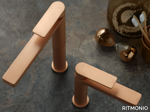 POIS FROSTED ROSE GOLD - Countertop single handle washbasin mixer _ RITMONIO