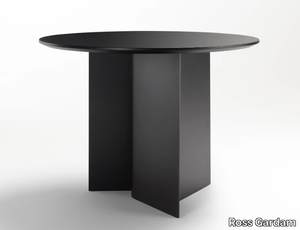 BREEZE - Round table in aluminum and top in stained oak _ Ross Gardam