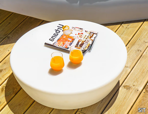 SUN - Low round polyethylene coffee table _ SIT