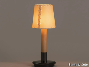 BÁSICA MÍNIMA BATERÍA - LED cordless birch table lamp _ Santa & Cole