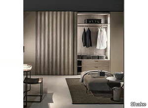 PLISSÉ - Wooden wardrobe with sliding doors _ Shake