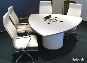 .UNIT - Meeting table _ Spiegels