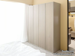 ARTAYO 100 - Wardrobe with folding doors _ Sudbrock Möbelhandwerk