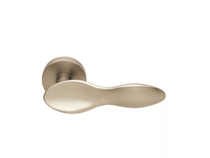 SPOON - Brass door handle on rose with lock _ Manital