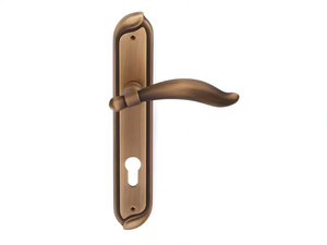 KEFREM CLASSIQUE - Brass door handle on back plate with lock _ Pasini