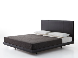 SADORU - Tanned leather double bed with high headboard _ Porro