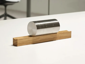 DAT01 - Stainless steel and wood calendar _ Quadrodesign