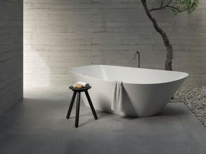 FONTE - Asymmetric freestanding Korakril™ bathtub _ Rexa