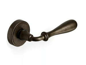 H1004 ANTARES - Brass door handle on rose _ Valli