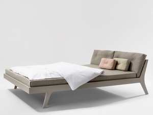 MELLOW - Wooden double bed _ ZEITRAUM