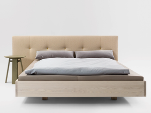 SIMPLE BUTTON - Solid wood double bed with upholstered headboard _ ZEITRAUM