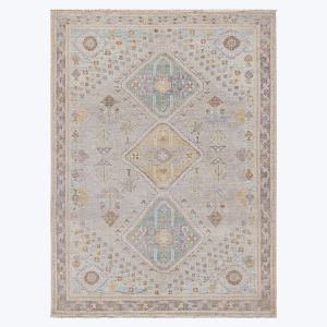 Ivory Traditional Wool Rug