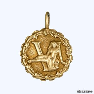 Gold Star Wreath Virgo Charm