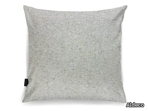 FRISET BOUCLÉ Wild White - Solid-color square cushion _ Aldeco