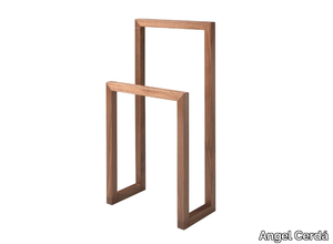 7104 - Pine valet stand _ Angel Cerdá