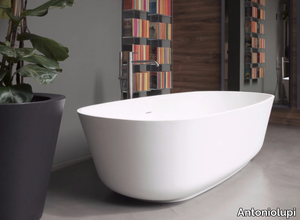 BAÌA - Oval Cristalplant® bathtub _ Antoniolupi