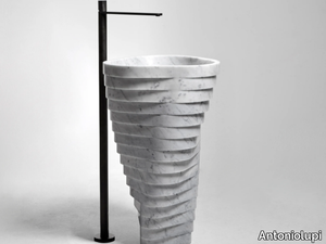 VORTICE - Freestanding Carrara marble washbasin _ Antoniolupi