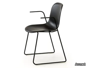 MÁNI PLASTIC AR-SL - Stackable sled base chair with armrests _ Arrmet