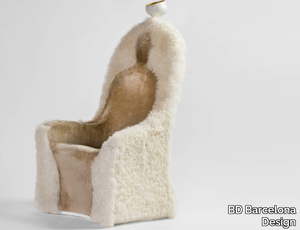 INVISIBLE PERSONAGE - Fur armchair with armrests high-back _ BD Barcelona Design