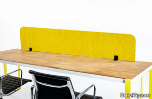 BuzziTripl Desk - Sound absorbing mobile recycled PET desktop partition _ BuzziSpace