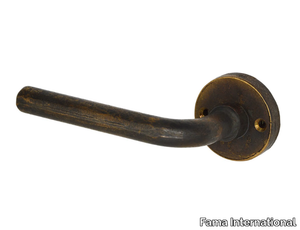 GAUDIUM MG3372 - Bronze door handle on rose _ Fama International