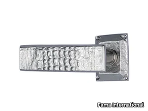 CROCODILE BC14 - Brass door handle on rose _ Fama International