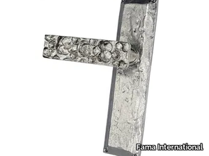 FLOWER FL14 SU PLACCA - Brass door handle on back plate _ Fama International