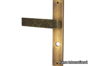 IRIS-PLACCA - Brass door handle on back plate _ Fama International