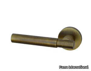 ITALIAN DESIGN - AKTUELL - Door handle on rose _ Fama International