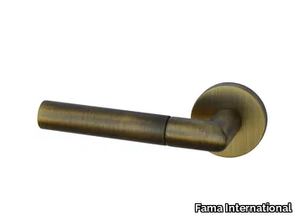 ITALIAN DESIGN - CLEVER - Door handle on rose _ Fama International